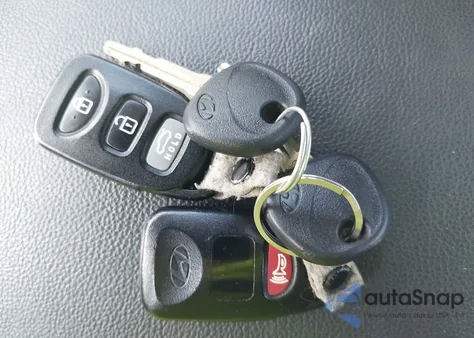 2013 Hyundai Elantra Limited z USA, uszkodzony, nr VIN KMHDH4AE7DU970868